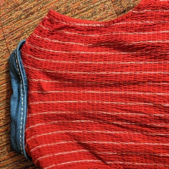 90's cottage-core sleeveless red pin striped button up!❣️ - Picture 4 of 5